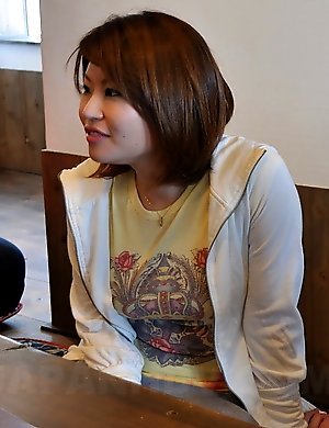 Porn queen Hinata Serina outdoors