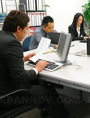 Ai Mizushima enjoys three peckers