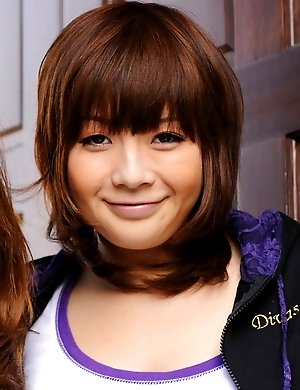 Yukina and Kurara posing together