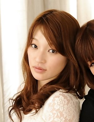 Yukina and Kurara posing together