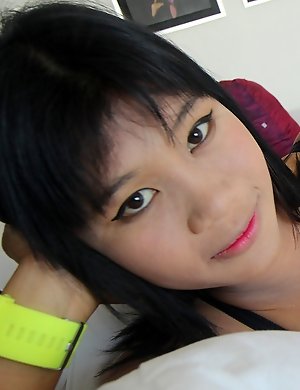 Cute Thai babe stripping and spreading