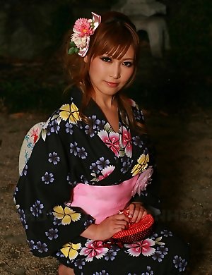 Hot lady in kimono Eri Hoshikawa