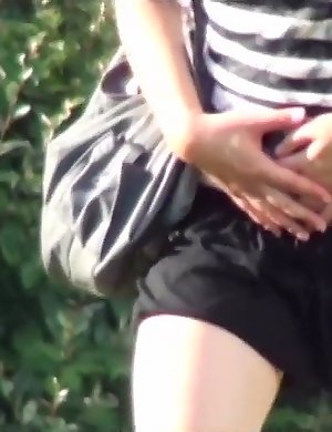 Japanese Piss Fetish Videos - Girls Pissing - A Quick Leak And They're Gone