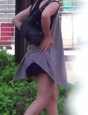 Japanese Piss Fetish Videos - Girls Pissing - A Quick Leak And They're Gone