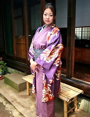 Hot gal showing her wonderful twat