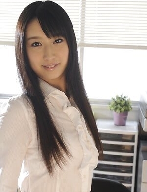 Sexy Tomomi Motozawa is the new office lady