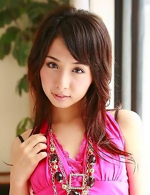 Teen Tomoe Hinatsu in mini skirt