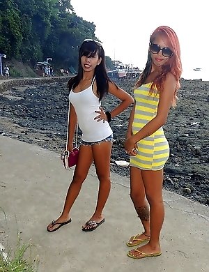 A pair of cock-crazed Filipinas