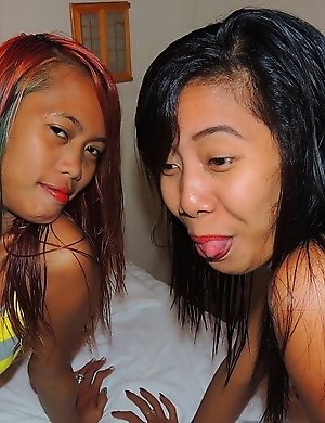 A pair of cock-crazed Filipinas