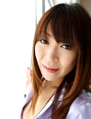 Pornstar Jun Kusanagi shows off