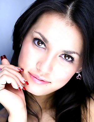 Maria Ozawa teasing in mini skirt