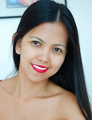 Slender sexy Filipina Leanne