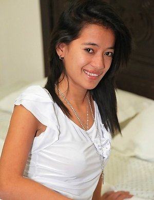 Filipina with great tits Ellah
