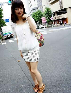 Hot wifey Ayu Kawashima shows off