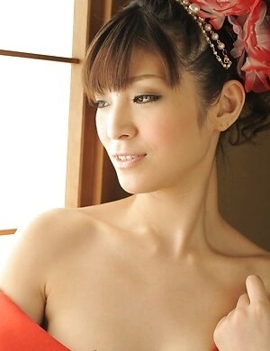 Lady Yuria Tominaga is naked under her kimono