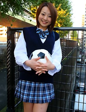 Yu Shirogan gets her undies caught