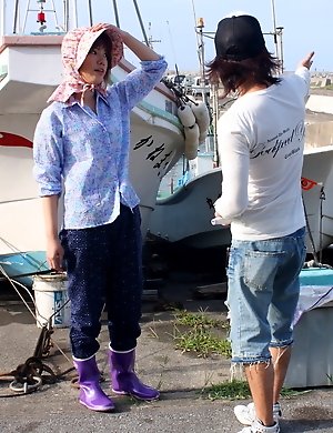 Hot amateur girl gets stimulated